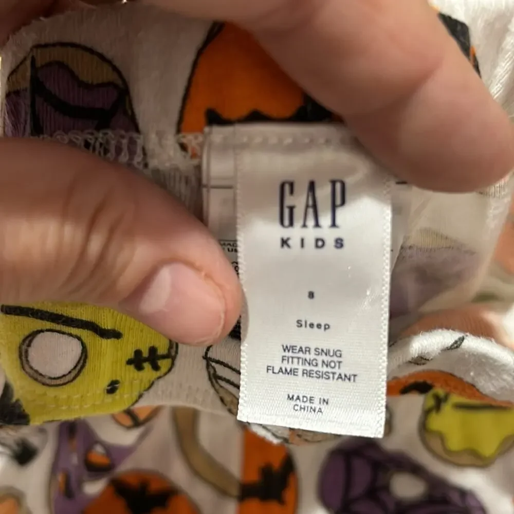 Gap 8 💯 cotton Halloween snug fit dognut pjs worn once euc monster witch web